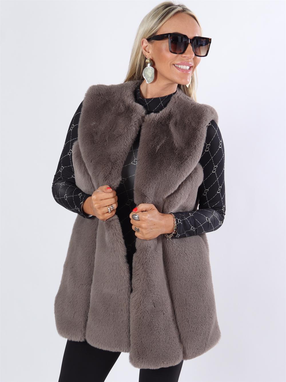 Mille - Beigefarvet blød faux fur vest